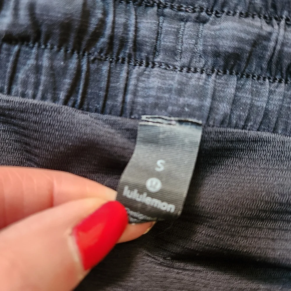 Lululemon Mens Black Shorts, Size Small